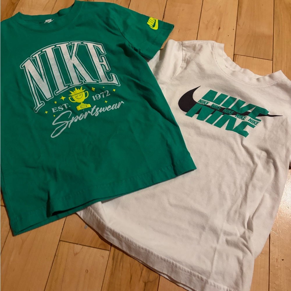 Nike Kids Tees in Green and White size 6 Boys